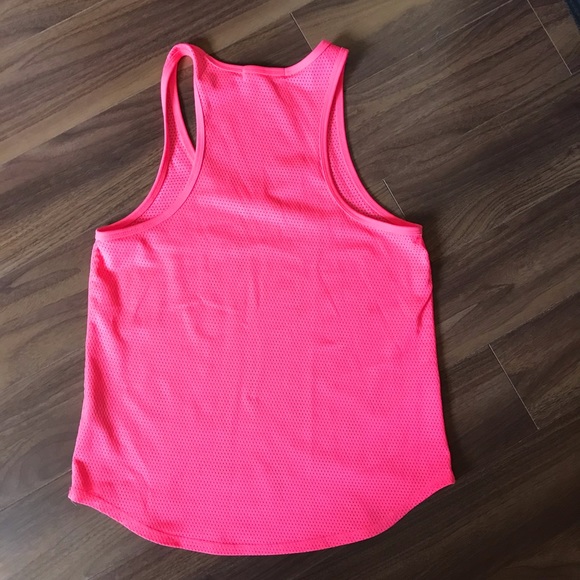 Pink mesh tank top - Picture 2 of 3